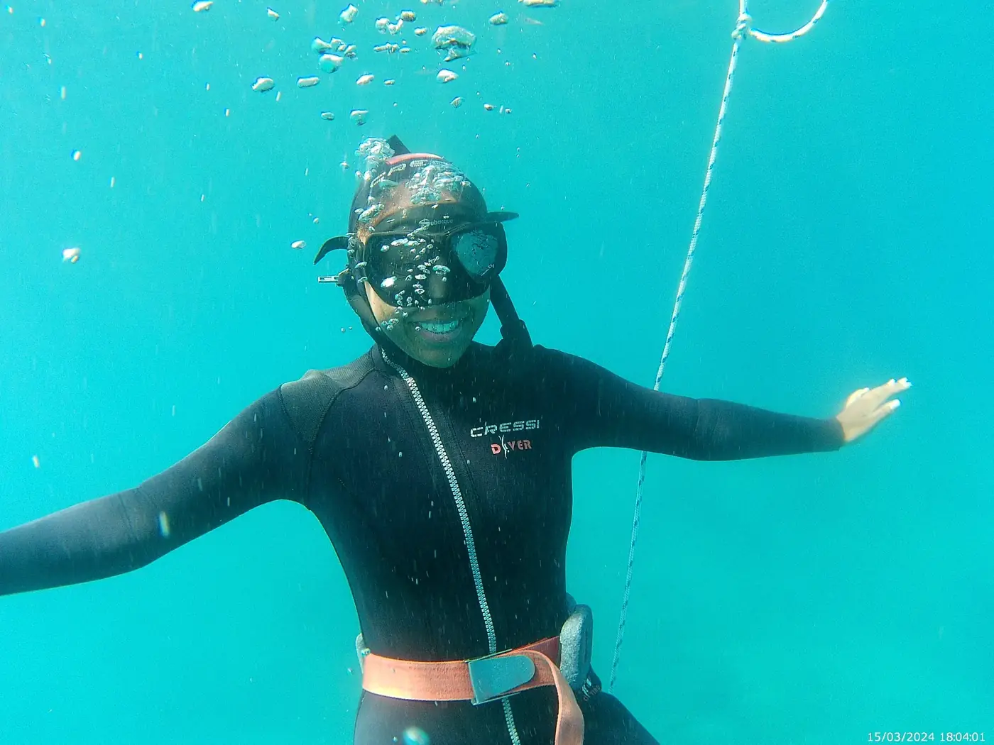 Beginner trying freediving in South Fuerteventura during a relaxed try freediving experience with Apnea Fuerteventura